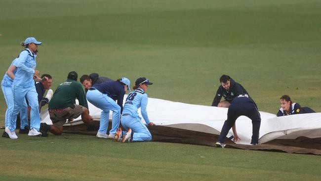 Everyone pitched in to help/ (Photo by Mike Owen/Getty Images)