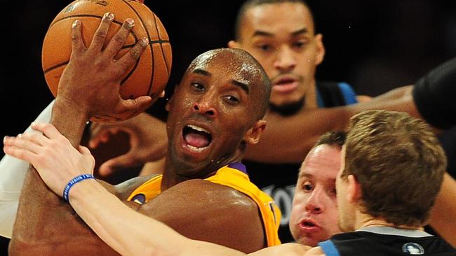 Kobe Bryant (L) of the LA Lakers is ensnared in heavy traffic with J.J. Barea (C) and Luke Ridnour (R) of the Minnesota Timberwolves during their NBA game in Los Angeles, California. – NBA legend Kobe Bryant died Sunday when a helicopter crashed and burst into flames in foggy conditions in suburban Los Angeles, killing all nine people on board and plunging the sports world into mourning. (Photo by Frederic J. BROWN / AFP)