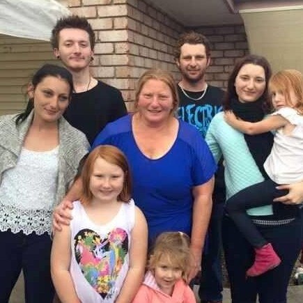 Zac Jones (second from left) with older sister Kassie, niece Tarnie, mum Debbie, niece Anna, brother Ken, sister Erin and niece Liv. Picture: Supplied