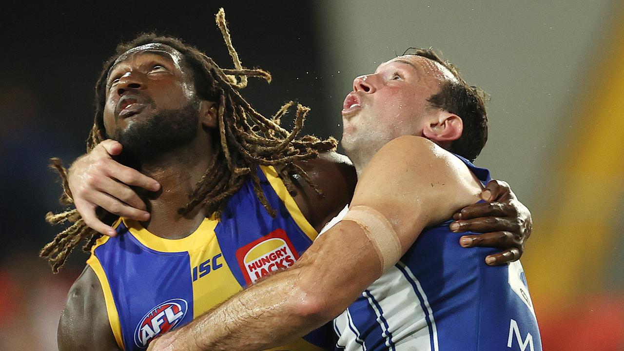 Nic Naitanui battles it out with Todd Goldstein