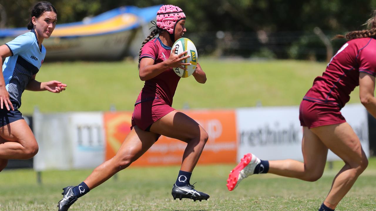 Amahli Hala runs the ball. (Photo by Jeremy Ng/Daily Telegraph News Local)