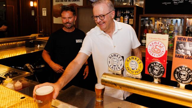 Prime Minister Anthony Albanese dishes up a beer at a Sydney venue. Picture: NewsWire/ Tim Pascoe