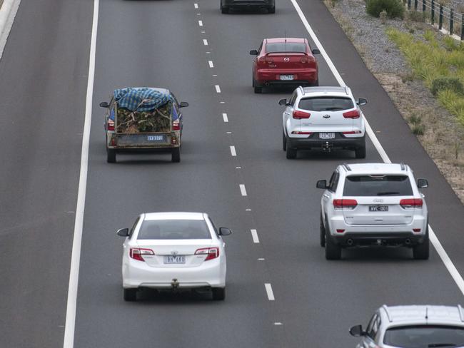 Traffic slowly building up on Peninsula Link, heading towards Melbourne after the Easter long weekend. Photo taken on the 28th of March, 2016. Picture: Christopher Chan.