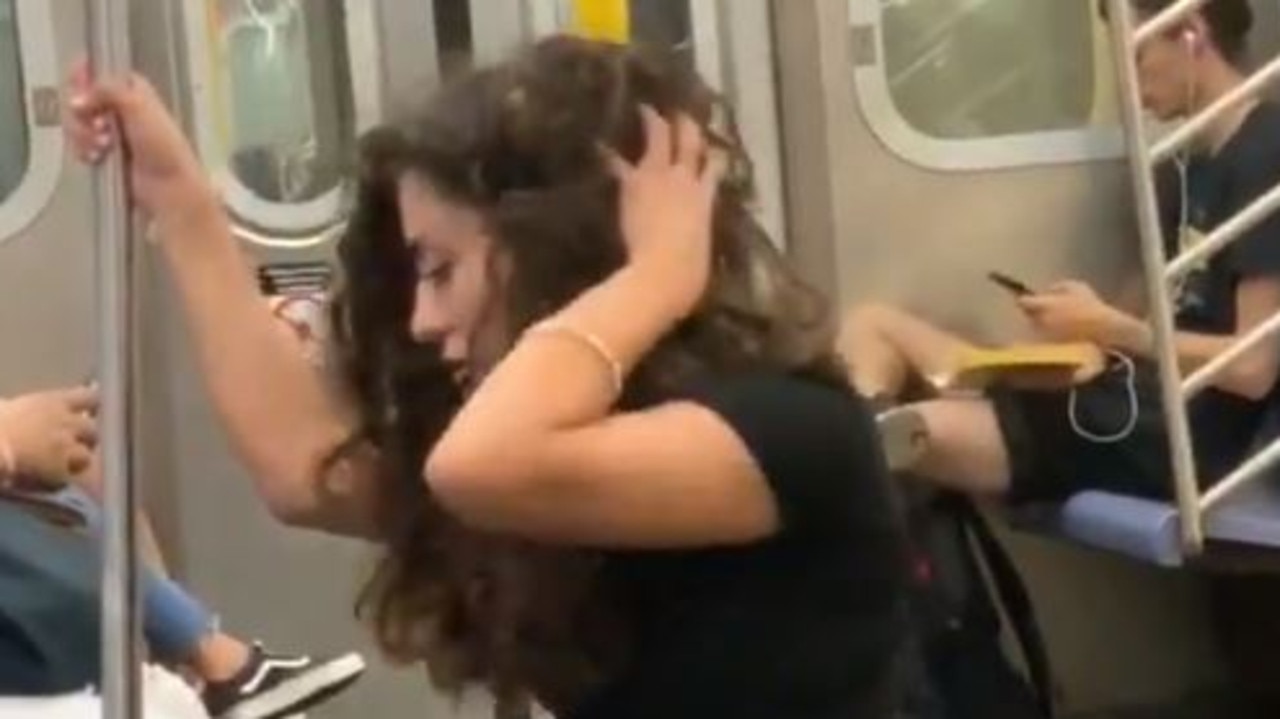 New York subway: Womanâ€™s sexy train photo shoot goes viral | Video