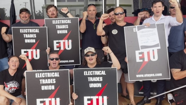 ETU members met with ALP Bundaberg MP Tom Smith seeking support for improved working conditions currently under negotiation with Powerlink and Energy Queensland.