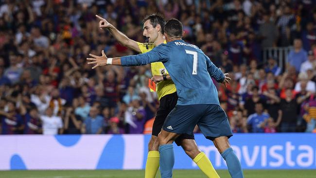 Cristiano Ronaldo argues with referee Ricardo de Burgos Bengoetxea.