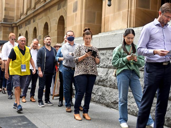 BRISBANE, AUSTRALIA - NewsWire Photos MAY 20, 2022:  Pre-polling lines at Brisbane City Hall for the elections. Picture: NCA NewsWire / John Gass