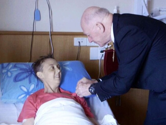 Governor-General Sir Peter Cosgrove awards Connie Johnson a Medal of the Order of Australia at her hospice in Canberra.