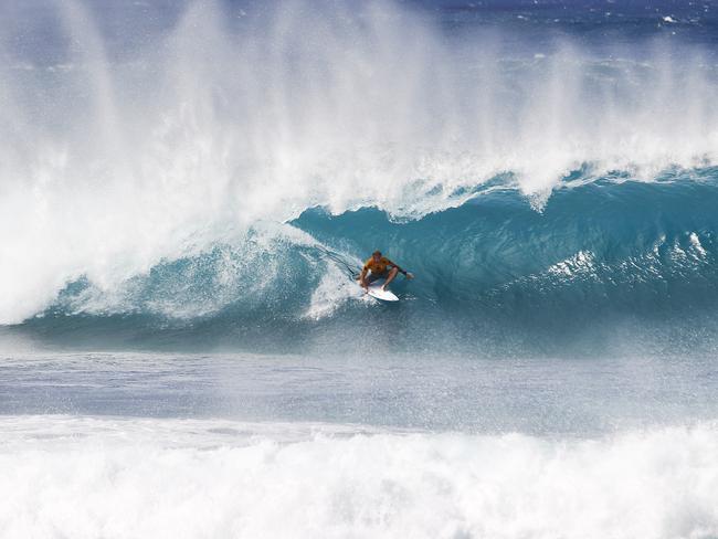 Mick Fanning winning his round 4 heat to advance directly to the quarter-finals. Picture: WSL/Kirstin Scholtz