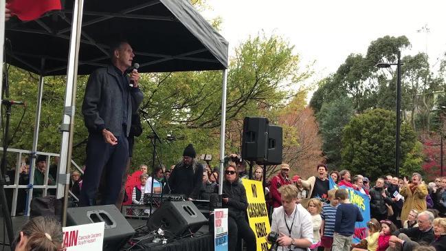 Thousands rally against Hobart cable car