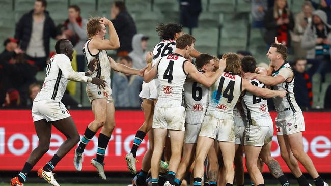 Absolute scenes. (Photo by Michael Willson/AFL Photos via Getty Images)