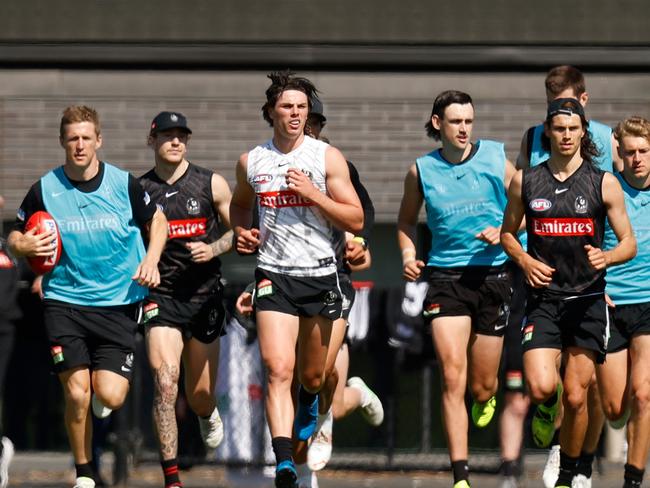 MELBOURNE, AUSTRALIA - NOVEMBER 22: Players warm up during the Collingwood Magpies training session at Olympic Park Oval on November 22, 2021 in Melbourne, Australia. (Photo by Michael Willson/AFL Photos via Getty Images)