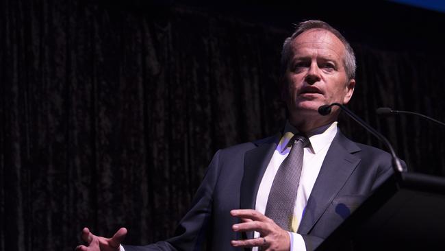 Federal Opposition Leader Bill Shorten addresses attendees at the Outlook Conference Dinner at the National Gallery of Victoria, Melbourne, Thursday, October 11, 2018. (AAP Image/James Ross) NO ARCHIVING