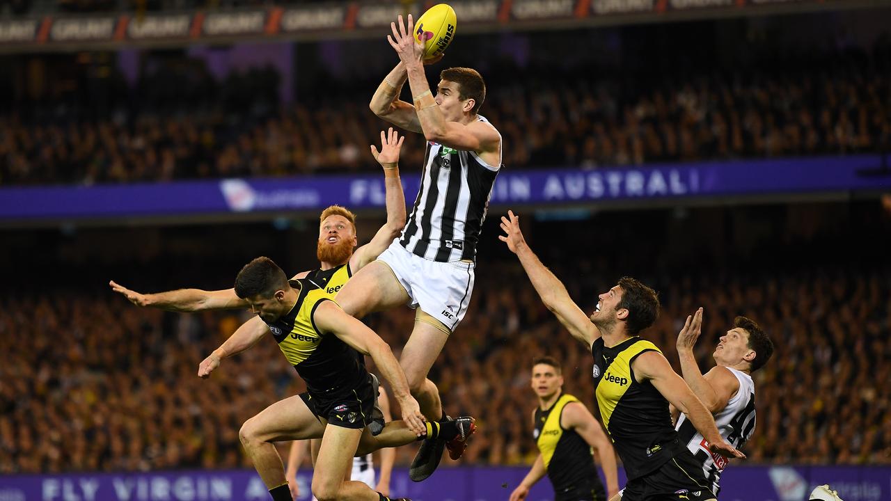 One of Mason Cox’s three huge marks that led to a goal during the 2018 Preliminary Final. (AAP Image/Julian Smith)