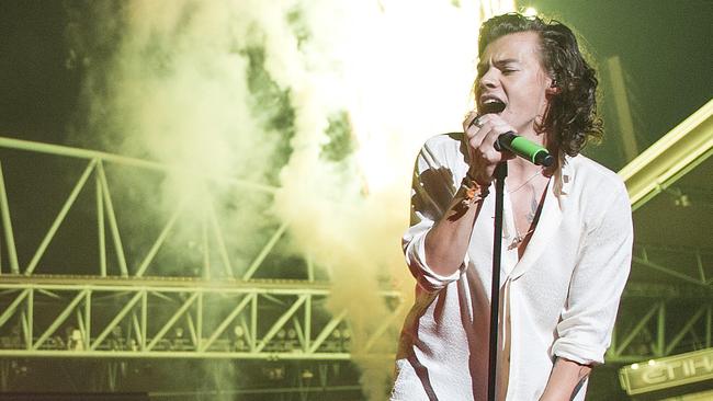 One Direction make fans swoon on Valentine's Night