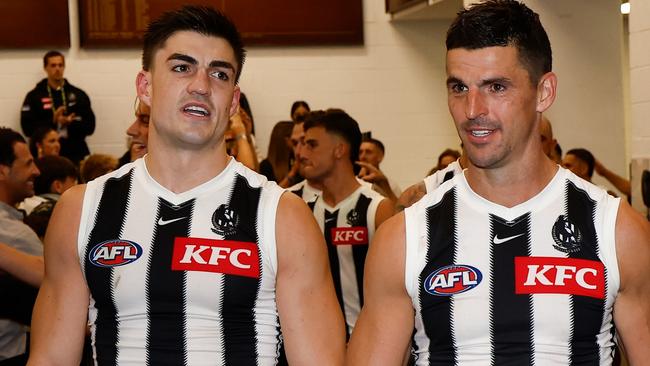 MELBOURNE, AUSTRALIA - MARCH 21: Brayden Maynard (left) and Scott Pendlebury of the Magpies celebrate during the 2025 AFL Round 02 match between the Footscray Bulldogs and the Collingwood Magpies at the Melbourne Cricket Ground on March 21, 2025 in Melbourne, Australia. (Photo by Michael Willson/AFL Photos via Getty Images)