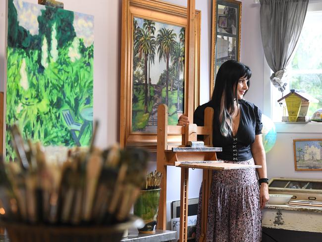 Renowned Australian tetrachromat artist, Concetta Antico, has recently relocated to Byron Bay after 3 decades in California