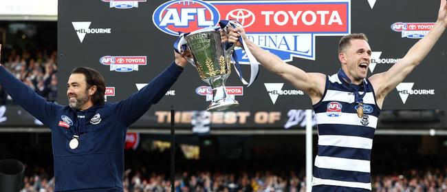 MELBOURNE . 24/09/2022. AFL Grand Final.  Geelong Cats vs Sydney Swans at the MCG.  Chris Scott, Senior Coach of the Cats and skipper Joel Selwood  after receiving the premiership cup    . Picture by Michael Klein