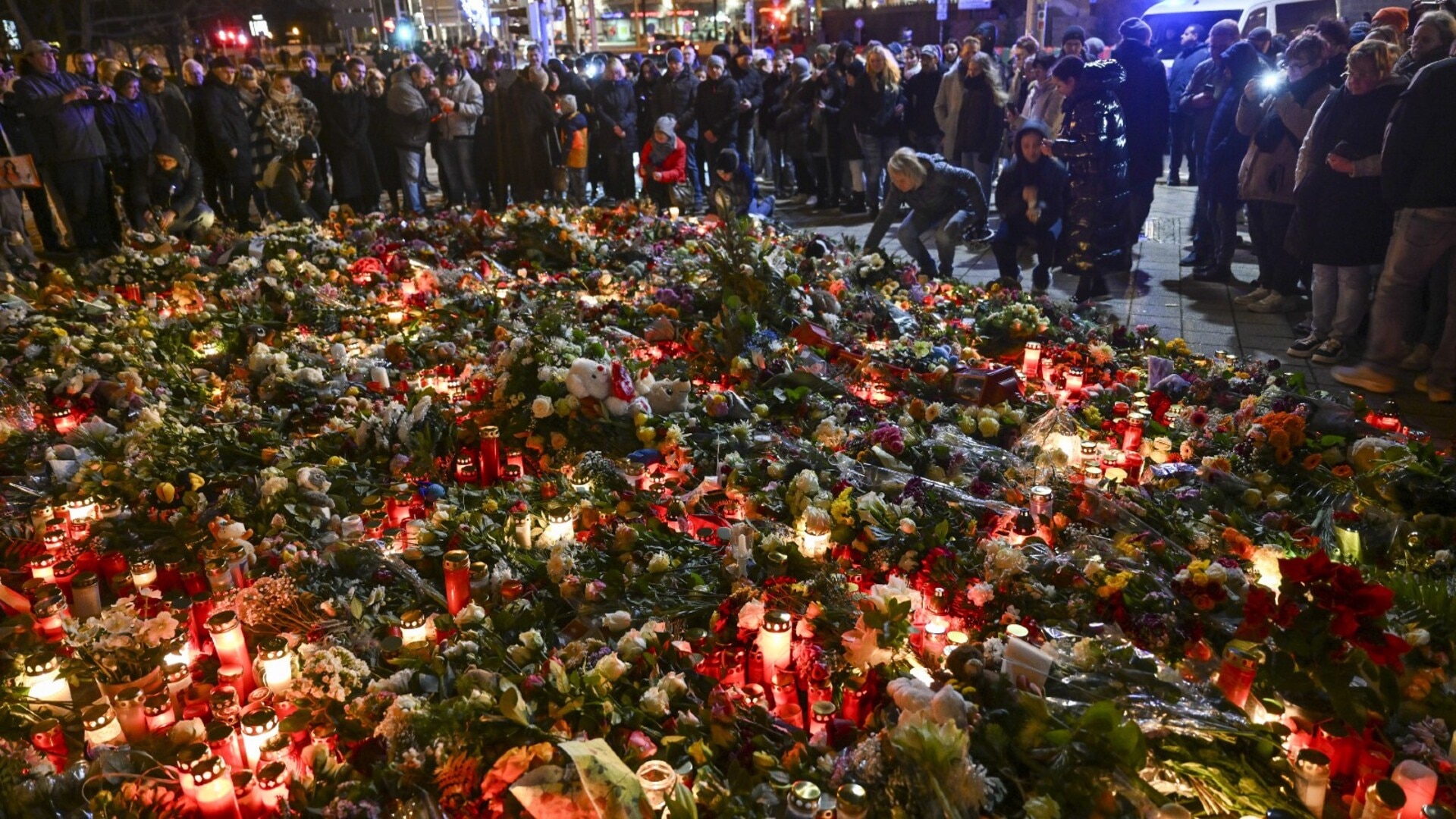 'Shattered': Thousands gather in Magdeburg to show solidarity at vigil