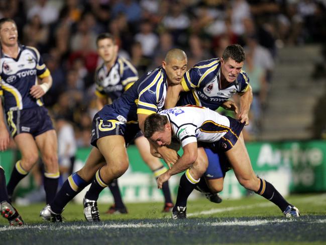 Shaun Berrigan gets tackled by Paul Rauhihi