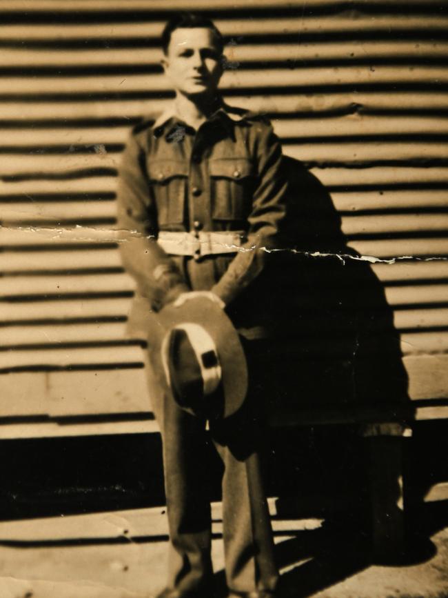 WWI sapper, Leslie James McKay, in his army uniform in 1915 before his departure for the Western Front.