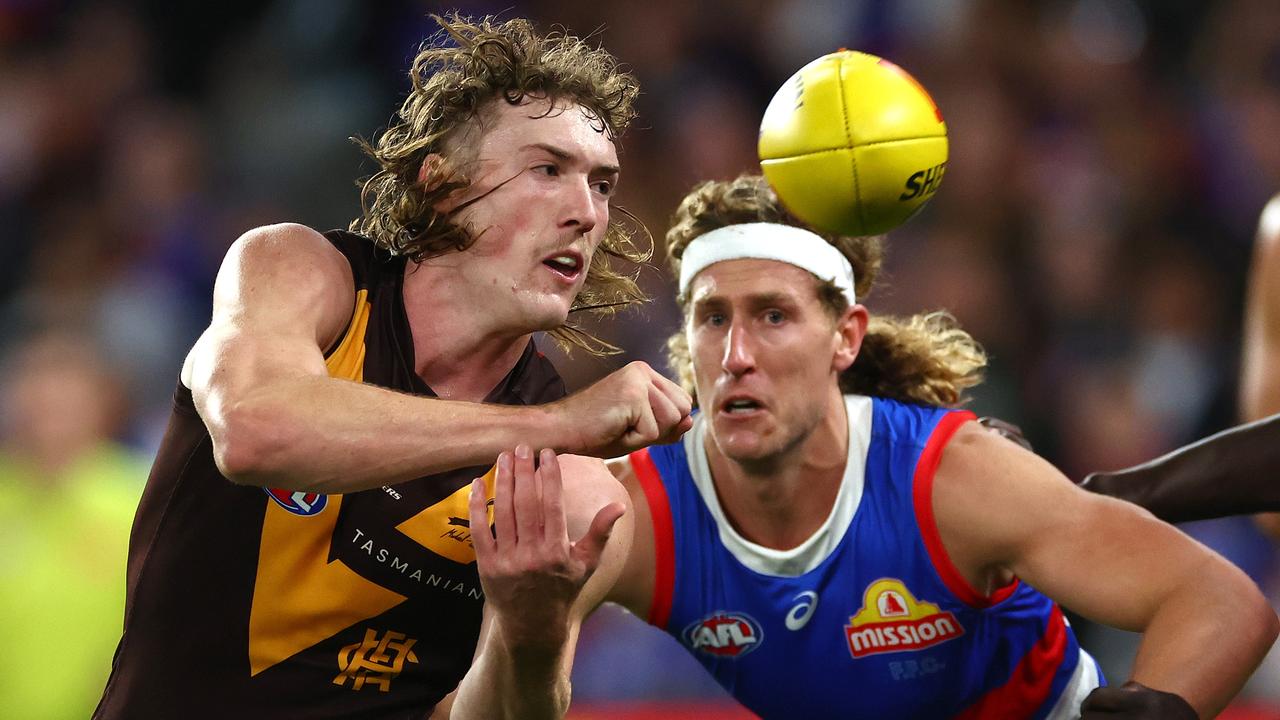 MELBOURNE, AUSTRALIA - MAY 05: Josh Weddle of the Hawks handballs during the round eight AFL match between Western Bulldogs and Hawthorn Hawks at Marvel Stadium, on May 05, 2024, in Melbourne, Australia. (Photo by Quinn Rooney/Getty Images)