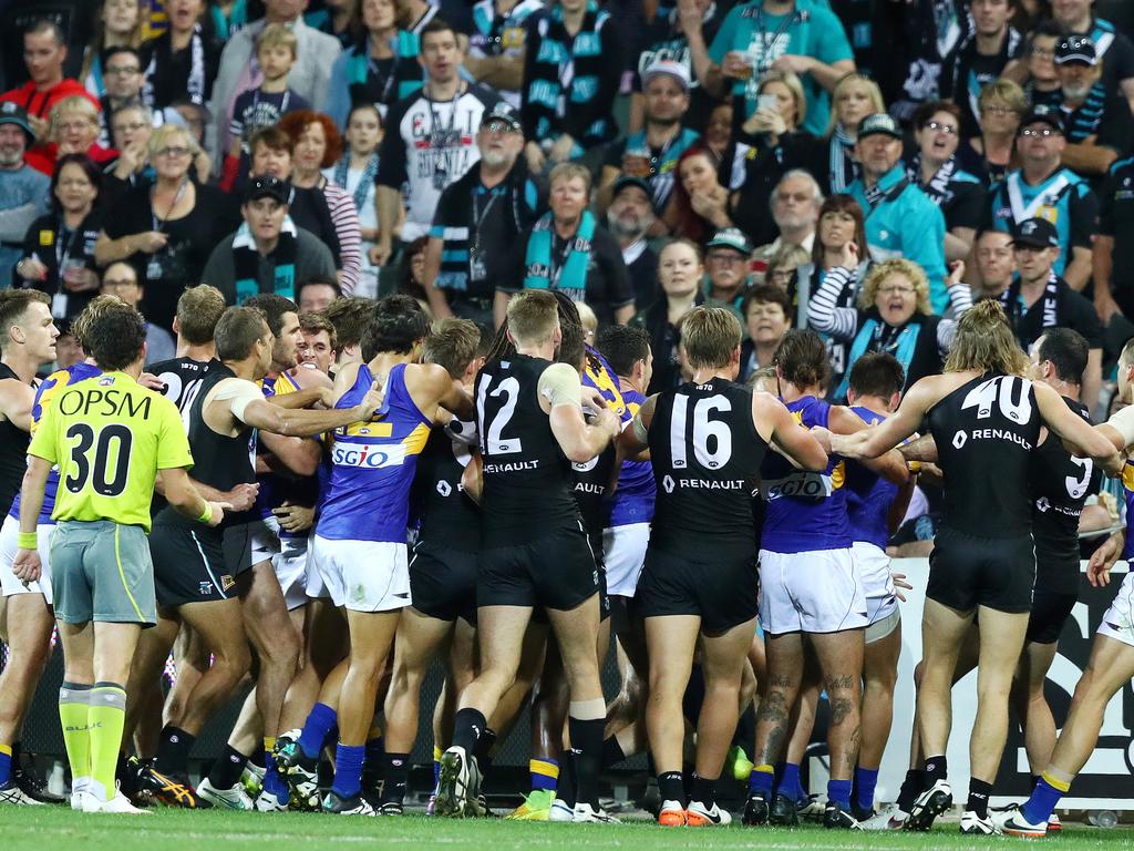 AFL 2023: West Coast embarrassing reaction to Jordan De Goey bump on Elijah  Hewett, Will Schofield response, get in the bin, latest news