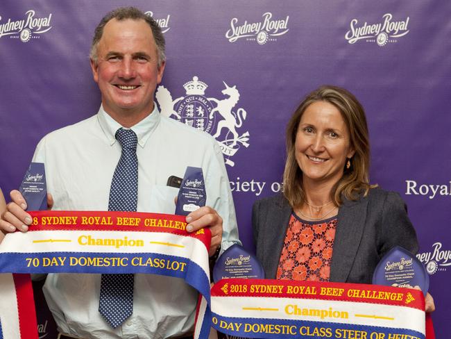 Ben and Wendy proudly display their champion pen ribbons from the NSW Royal Agricultural Sociery’s Beef Challenge.