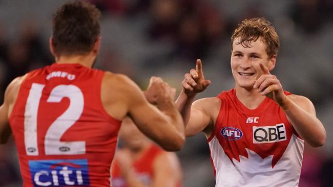 Dawson (right) averaged 22.3 disposals a game in 2021. Picture: Michael Dodge / AAP