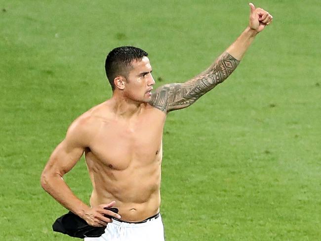 MELBOURNE, AUSTRALIA - NOVEMBER 24: Tim Cahill of the City acknowledges the crowd after the round eight A-League match between Melbourne City and Perth Glory at AAMI Park on November 24, 2017 in Melbourne, Australia.  (Photo by Robert Cianflone/Getty Images)
