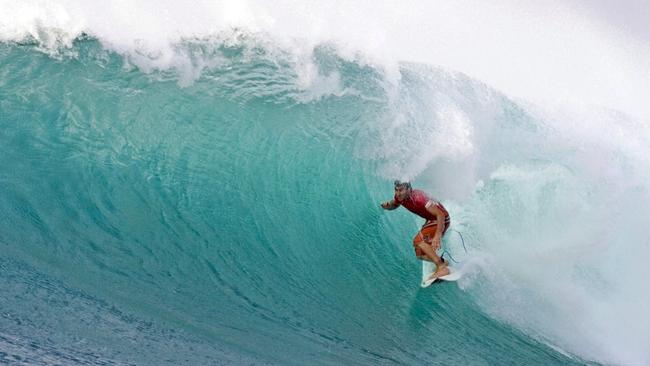 DECEMBER 6, 2006: Australian surfer Joel Parkinson surfs for victory at the O'Neill World Cup of Surfing title at Sunset Beach, Hawaii 06/12/06. Parkinson posted the only perfect 10 points score of the entire contest during the final. The O'Neill World Cup of Surfing is the final event on the 2006 ASP WQS season. Surfing A/CT