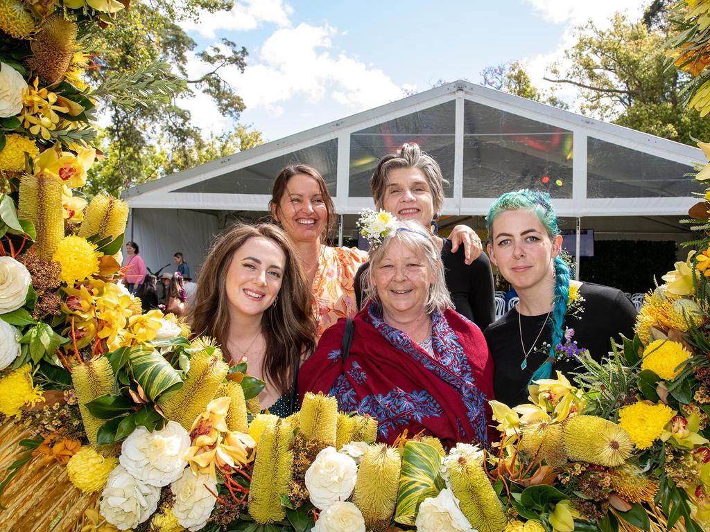 Kylie Ladner, Eliza Jones, Trish Jones, Michelle Watson, Lilly Jones. Festival of Food and Wine, Queens Park, Toowoomba Carnival of Flowers. Saturday September 10, 2022 Picture: Bev Lacey