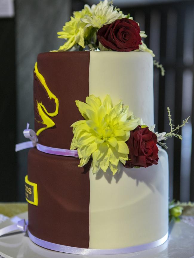 Broncos trim: Dion Ward &amp; Ashleigh Thiele’s wedding cake, pic: Ben Clark Photography