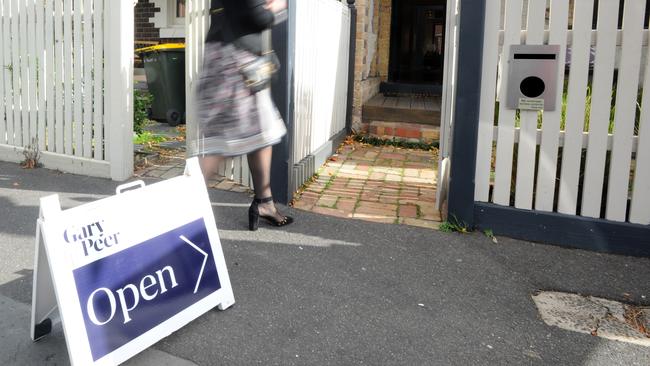 Agents say many prospective Melbourne buyers and sellers are ready to come back to the market. Picture: Andrew Henshaw