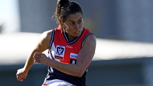 Stephanie Simpson in action for Darebin Falcons. Picture: Andy Brownbill