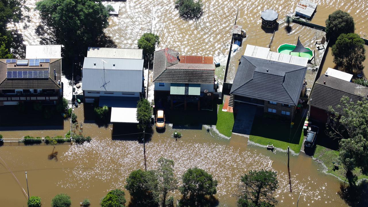 NSW floods Aerial maps and time lapses from flooding experts show