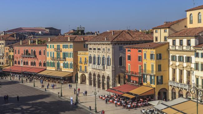 Piazza Bra, a good starting place for a walking tour.