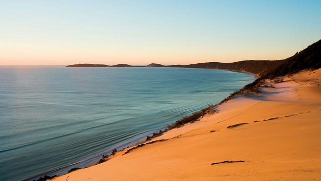 Sand dunes at Carlo Sand Blow, Queensland credit: Tourism QLD escape 9 may 2021 doc holiday