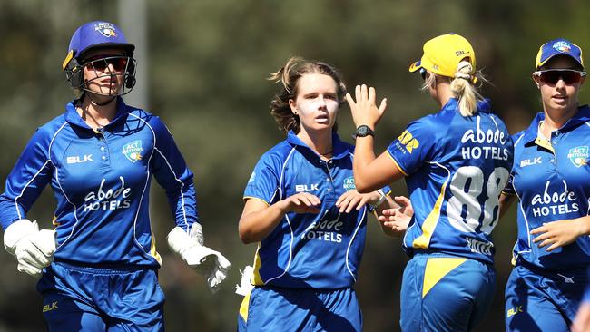 Carly Leeson of the Meteors celebrates with her team after dismissing Jessica Jonassen of the Fire during the WNCL match between the Queensland Fire and ACT Meteors at EPC Solar Park on January 30, 2021 in Canberra, Australia. (Photo by Mark Kolbe/Getty Images)