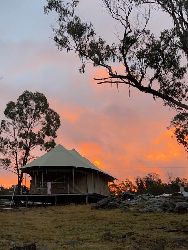 Situated in Severnlea on a cattle property, the two-people tents overlook views of the Severn River.