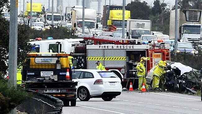 HORROR CRASH: Two men die in Roe Highway head-on collision | news.com ...