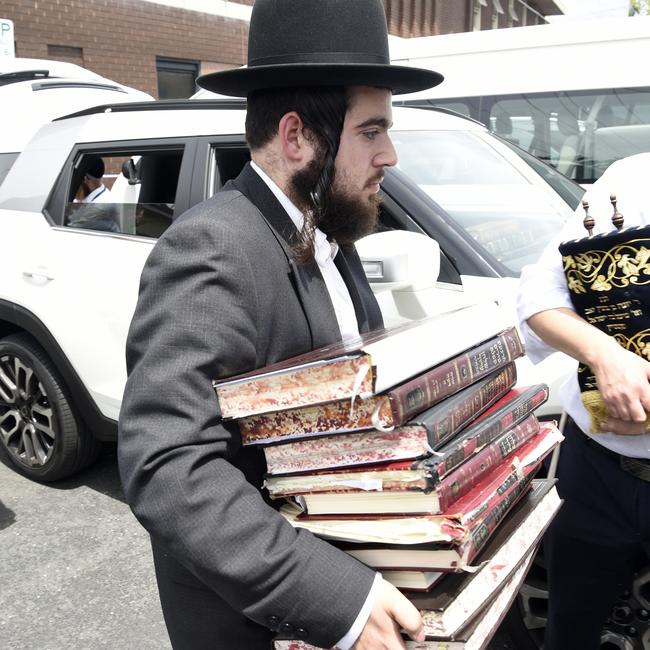 Synagogue members remove religious material. Picture: NewsWire /Andrew Henshaw