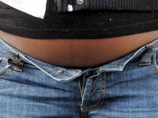 epa00597706 Obesity and overweightness are becoming an increasingly common scene in England, as testifies this image of an overweight unidentified individual seen in London, 16 December 2005. A recent study by the Health and Social Care Information Centre found that nearly one in four UK adults were obese last year. EPA/LINDSEY PARNABY
