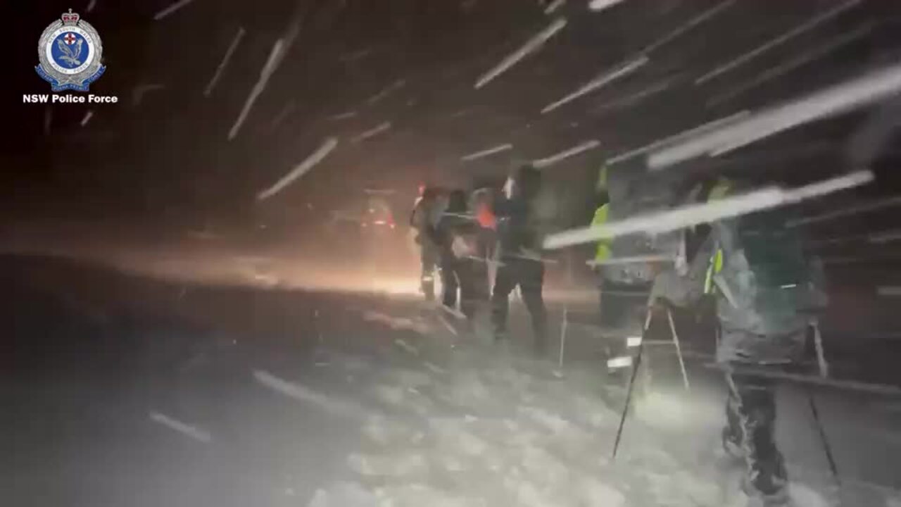Bushwalkers rescued during a blizzard at Kosciuszko National Park