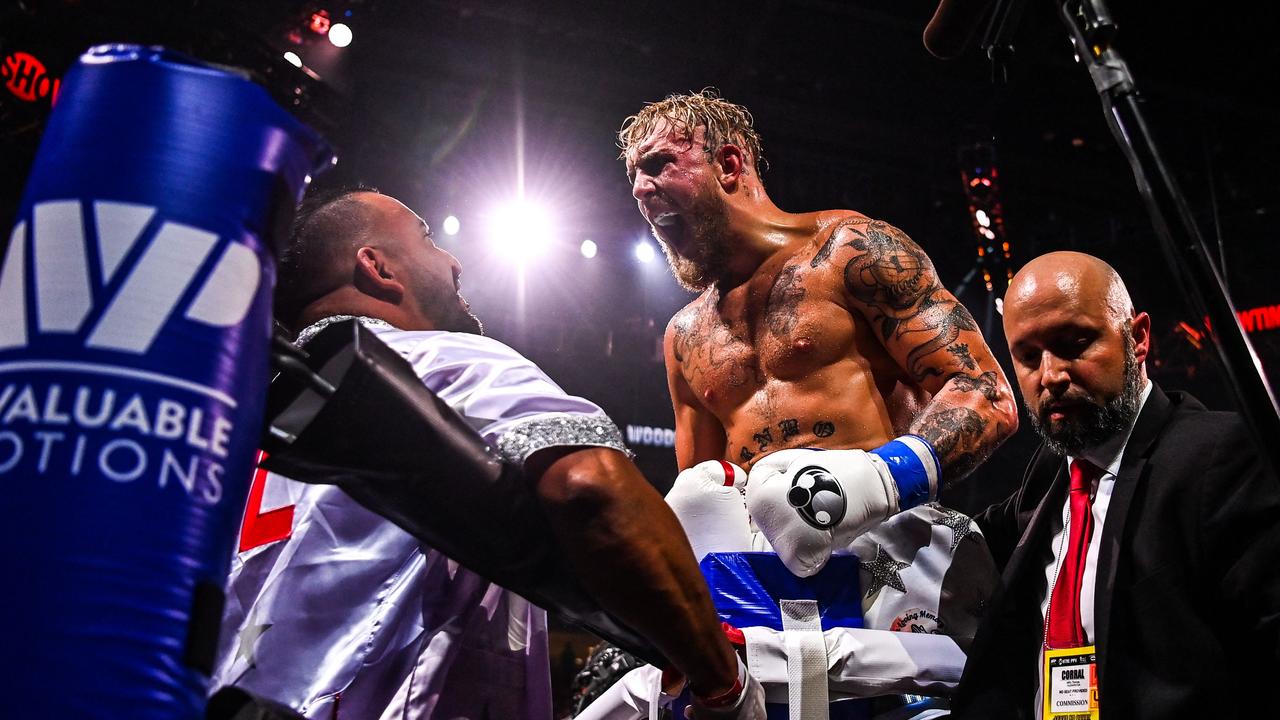 Jake Paul was screaming for joy. (Photo by Chandan Khanna / AFP)