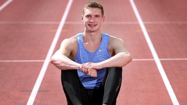 Australian 400m runner Steve Solomon will aim for Olympic qualification in Rio on Monday.