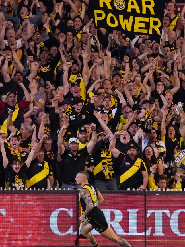 Dustin Martin sends the Tiger army into raptures in the preliminary final.