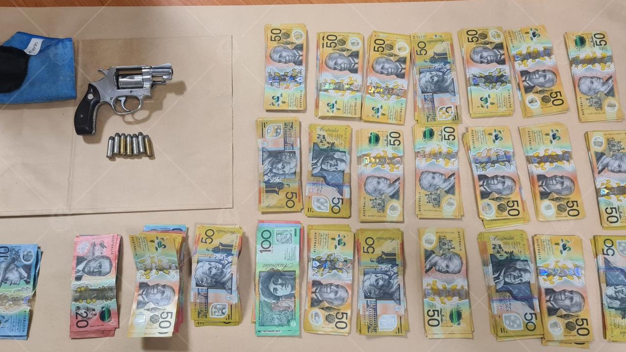 Drugs, gun, and cash found in Pinelands by police. Picture: Supplied by NT Police