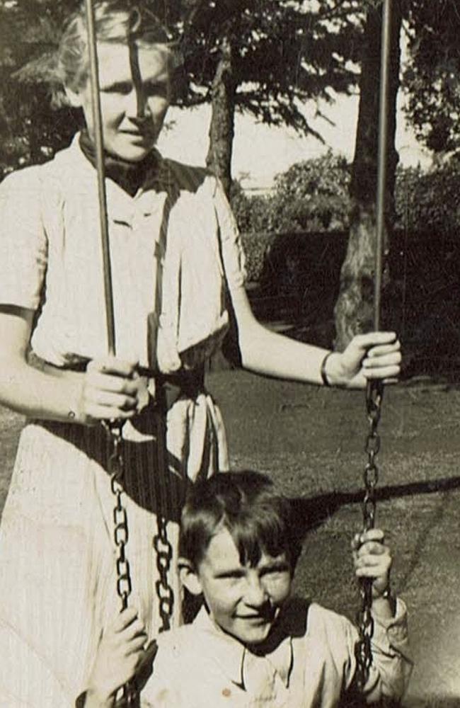 A young Peter Richardson with his sister Jean (Devers) in Toowoomba.