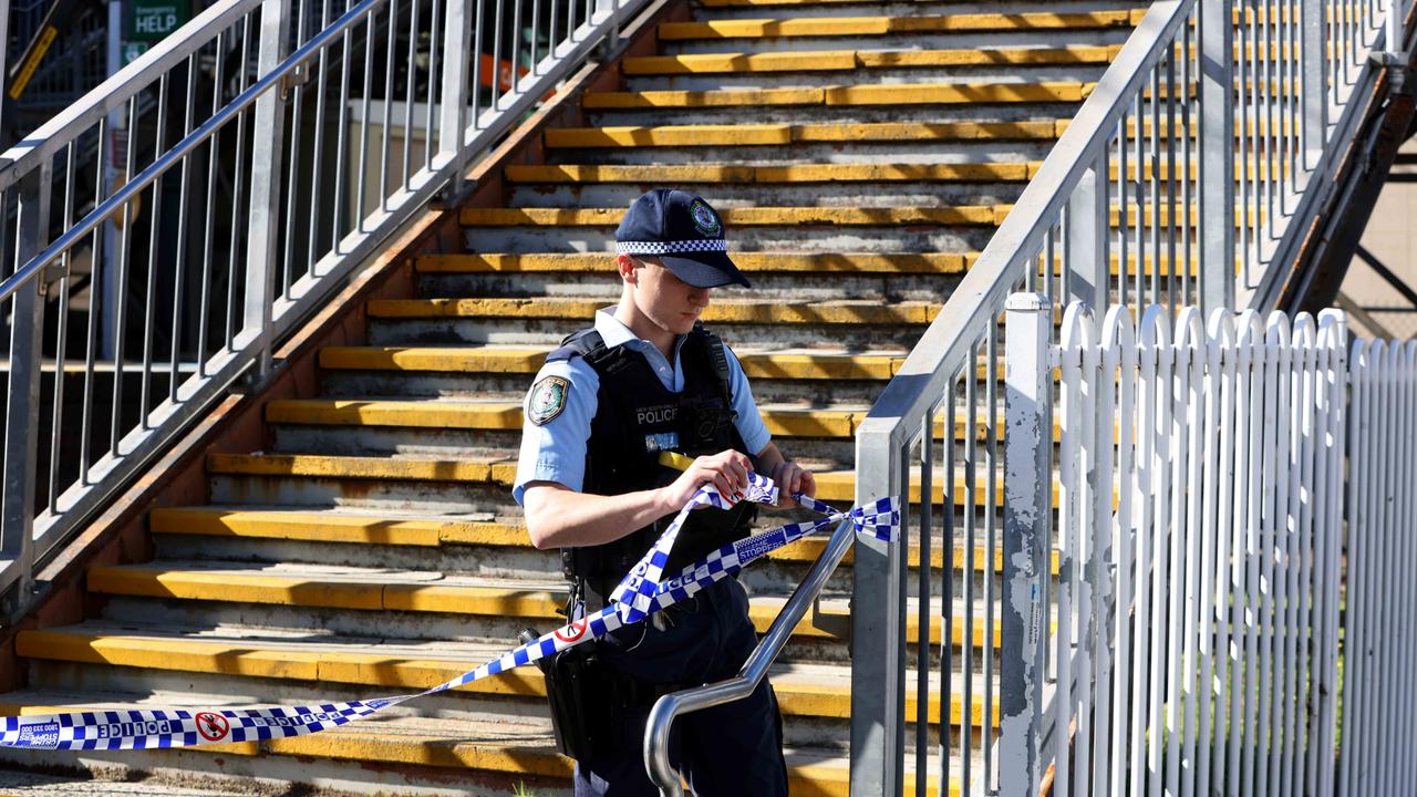 The T4 line will not be stopping at Carlton while the investigation is under way. Picture: NewsWire / Damian Shaw